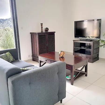 Bas De Contemporaine Avec Vue Degagee Apartmán Alata