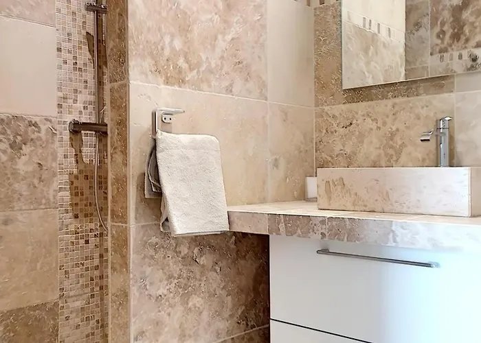 Apartmán Bas De Contemporaine Avec Vue Degagee Alata