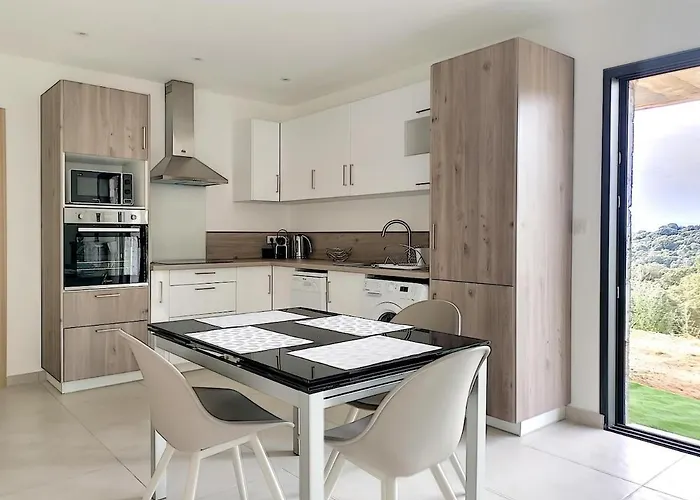 Bas De Contemporaine Avec Vue Degagee Alata