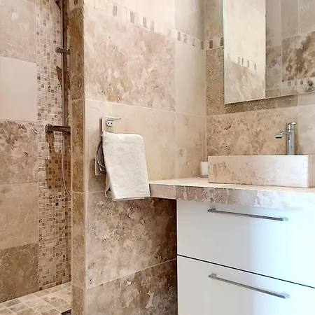 Lägenhet Bas De Contemporaine Avec Vue Degagee Alata