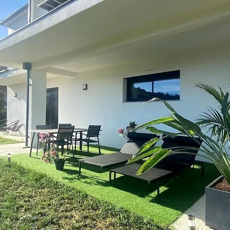 Bas De Contemporaine Avec Vue Degagee Alata