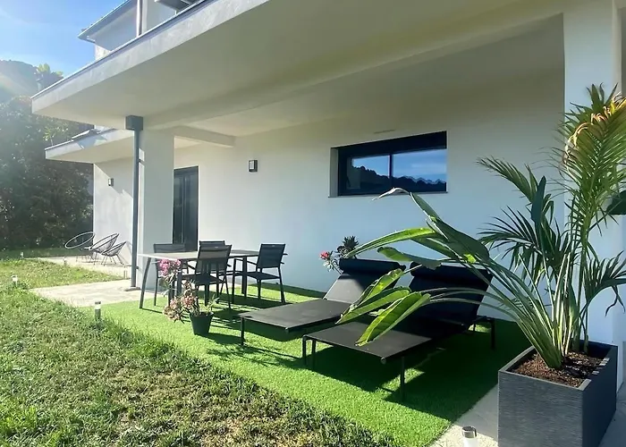 Bas De Contemporaine Avec Vue Dégagée Alata